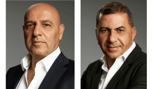 שחר ארביב; בתמונה - רני צים יו"ר רני צים מרכזי קניות ואבישי אברהם, מנכ"ל רני צים מרכזי קניות