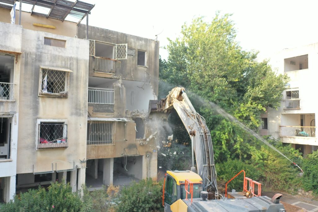 הריסת הבניינים ברחוב מוהליבר ביהוד מונסון - אופק החזקות קרדיט בר לביא