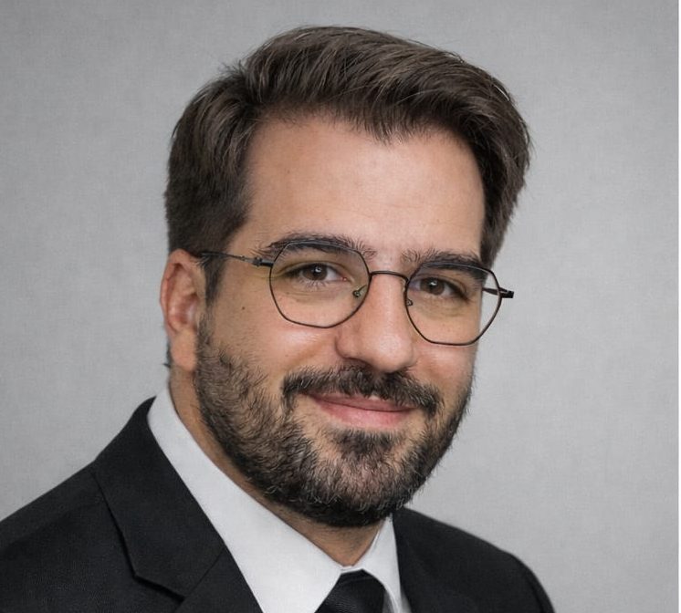 צילום פרטי; בתמונה - עו"ד תום אזנקוט