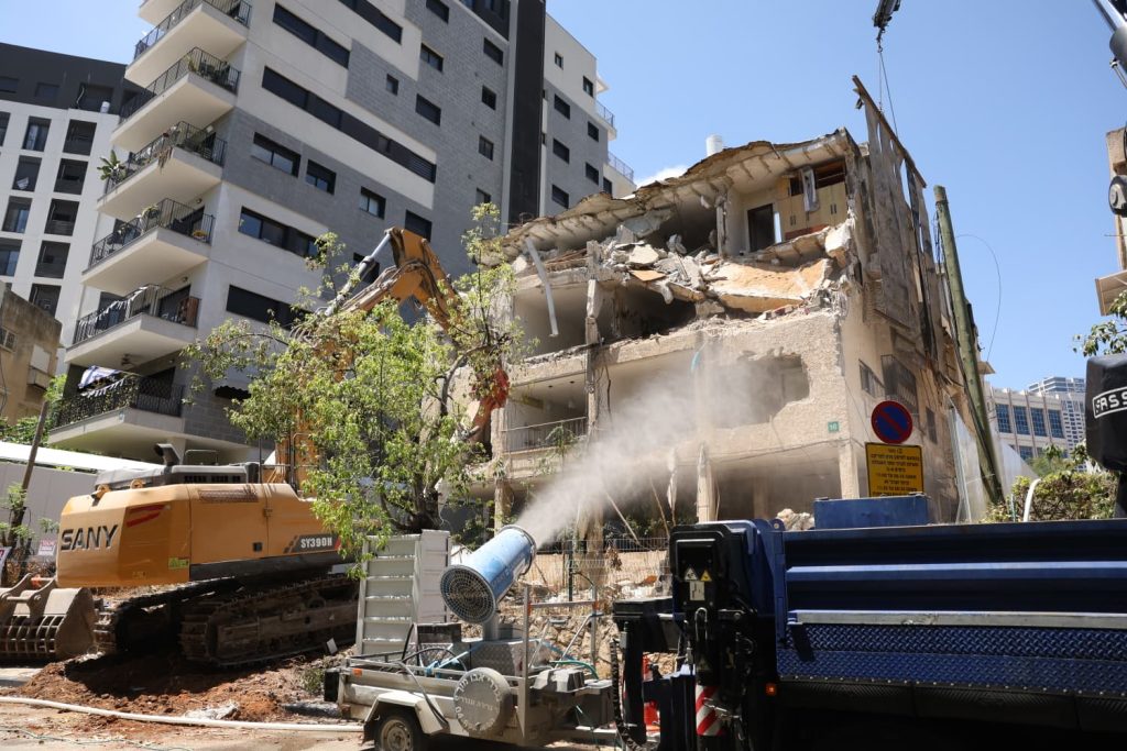 גל פליבה; בתמונה - אנה פרנק 13/החרוזים 16 ברמת גן, של חברת אופק החזקות
