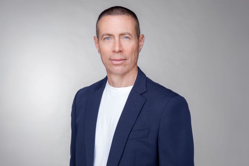 ענבל מרמרי; בתמונה - אופיר שריד, מנכ''ל מליסרון