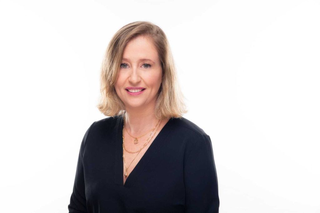 רונן אקרמן; בתמונה - אורית נוה, סמנכ''לית שיווק בהכשרת הישוב התחדשות עירונית