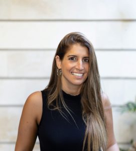 רוקסן חסיד; בתמונה - איריס חסקי