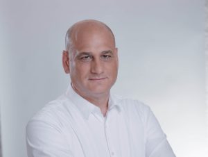 ענבל מרמרי; בתמונה - ארז רוזנבוך