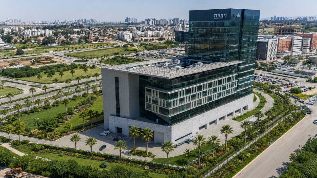 דורון סהר; בתמונה - בניין ויתניה לנדא, נס ציונה