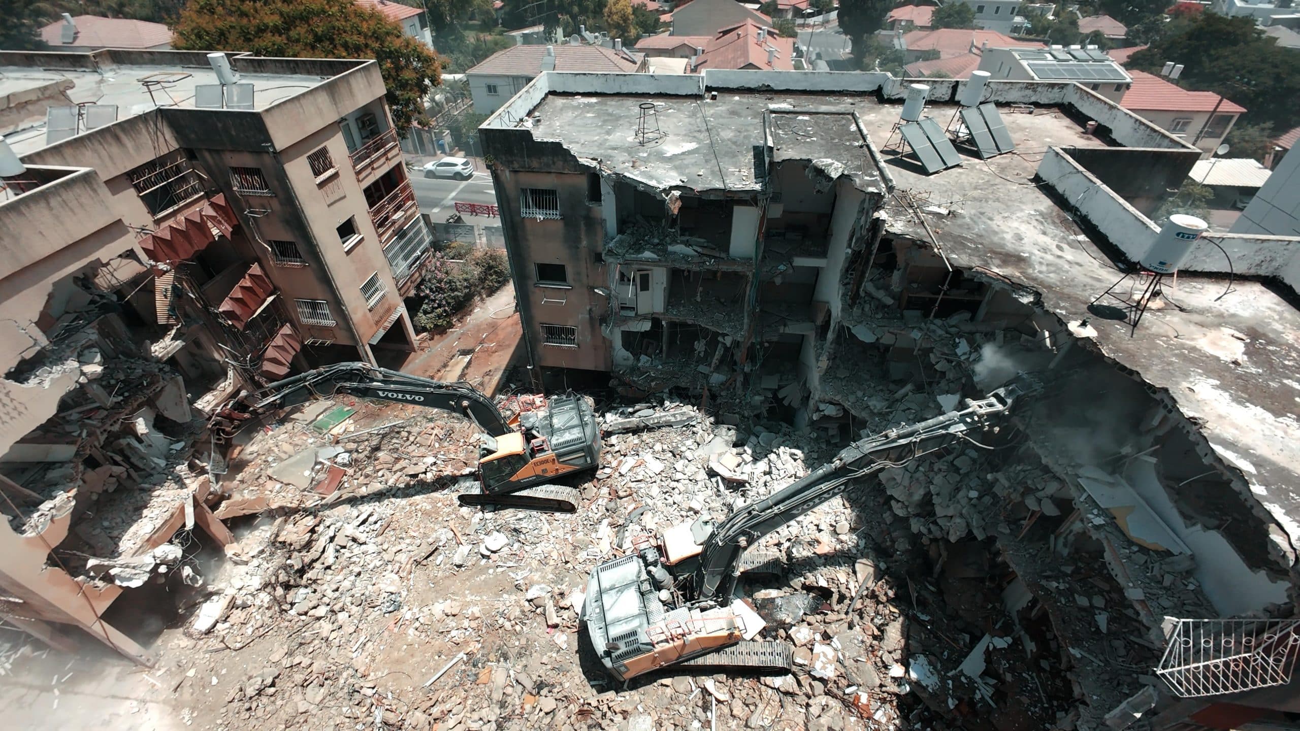 הריסת בניין ברחוב כץ בפתח תקווה, על ידי קטה גרופ. צילום: עידן סבח