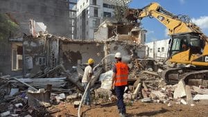 הריסת הבניין. קרדיט: צילום פרטי