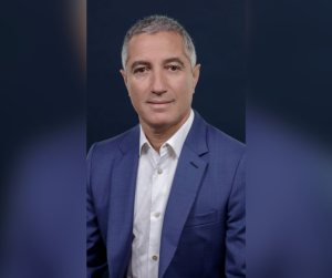 דוד סקורי; בתמונה - עמי פרץ