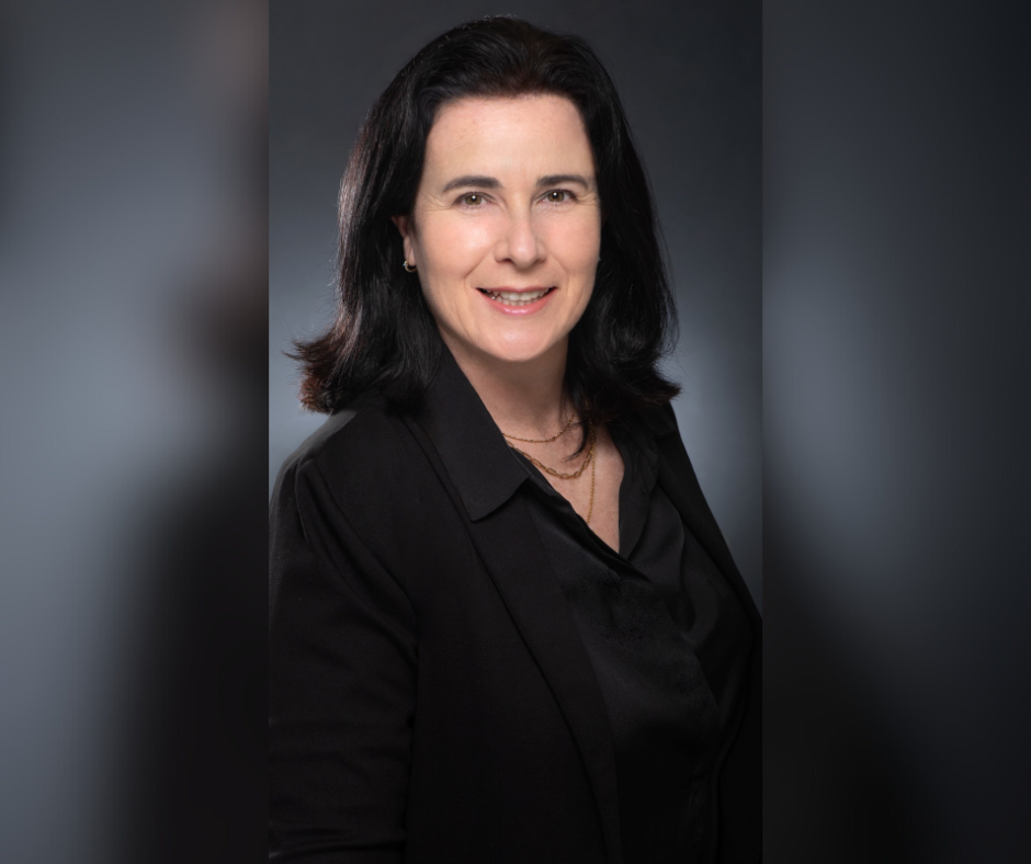 אבשלום לוי; בתמונה - טל גלעד, מנכ''לית עמותת שניר