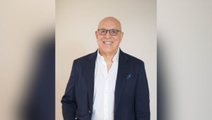 אוהד דיין; בתמונה - מריו זוזל, בעלים משותפים אלמוגים