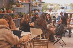 ערן שפי; בתמונה- מבקרים בפסח במצפה רמון