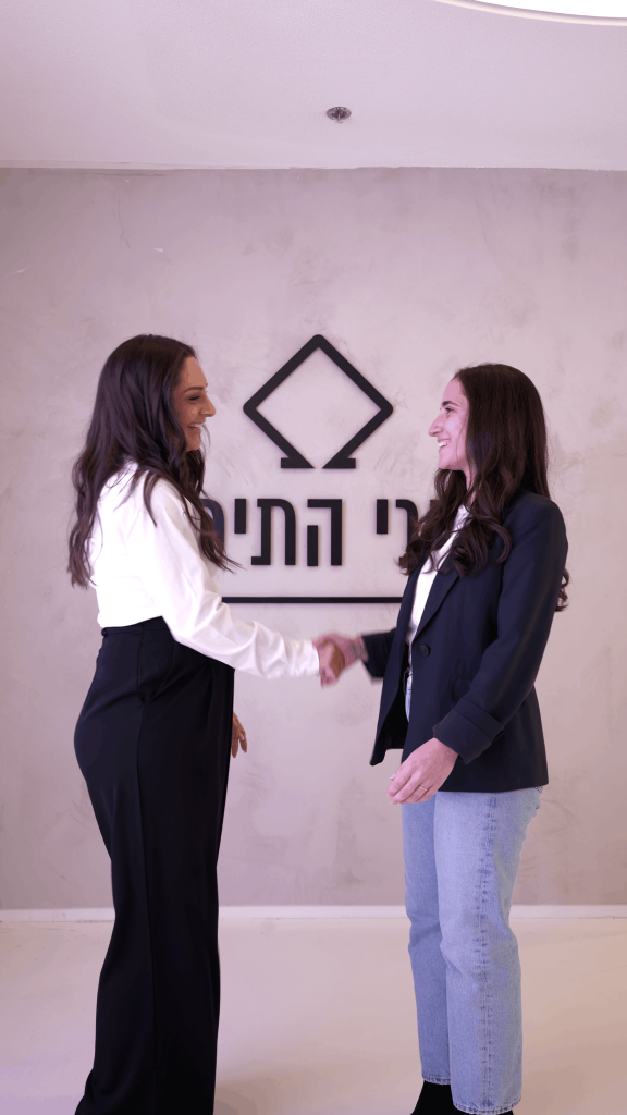 מימין סיון פרץ ומעיין אדם - קרדיט קניבלז סושיאל