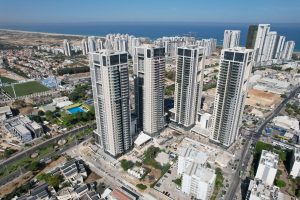 חברת אזורים; בתמונה - פרויקט מומנט בבת ים